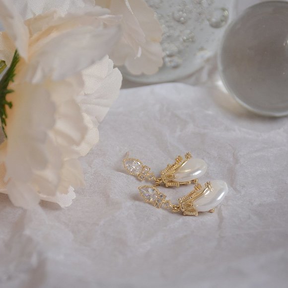 NEW 14K Gold Plated Fresh Water Pearl Diamond Bow Knot Earrings - Picture 3 of 4